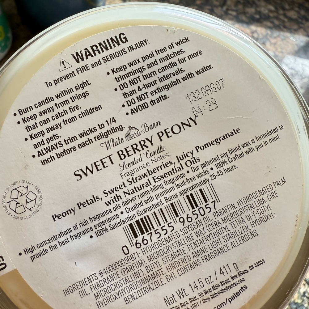 Bath & Body Works Sweet Magnolia candle - Picture 4 of 4